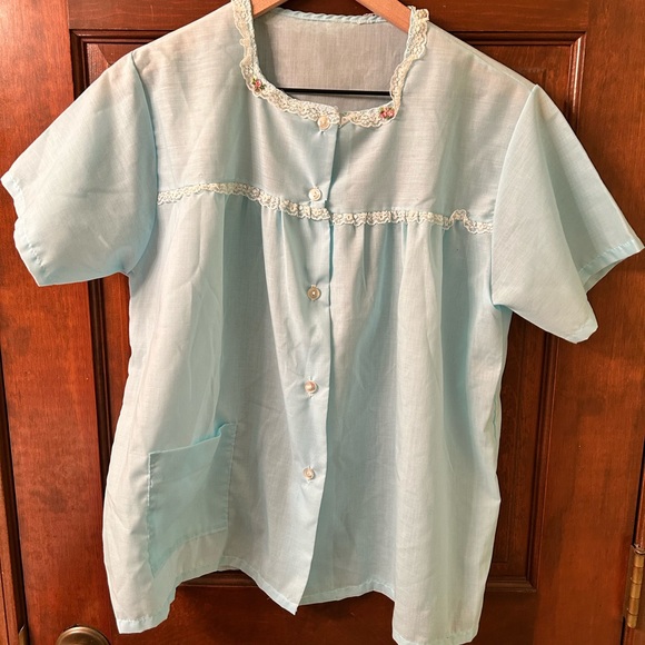 VTG Button front Light Blue lace trim pajama top. No size or brand tag - Picture 2 of 6